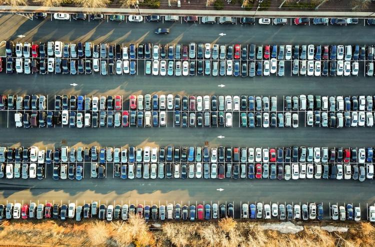 Zaparkuj na jak długo chcesz - parking długoterminowy tuż obok lotnisku we Wrocławiu
