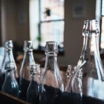 Najpopularniejsze metody zdobienia butelek szklanych